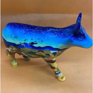 Cow parade figurine